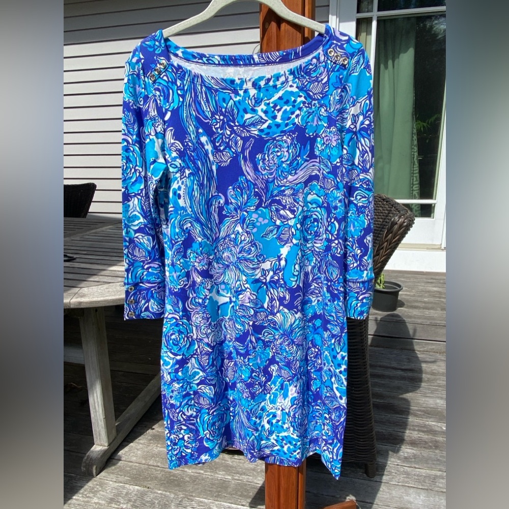 Lilly Pulitzer Dress. Long sleeved. Size Small. Like new. Barely worn.
